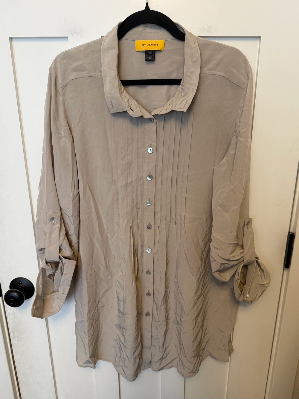 St John 100% Silk Taupe Button Down Tunic Top Blouse Pin-tuck 12 Long Sleeve
